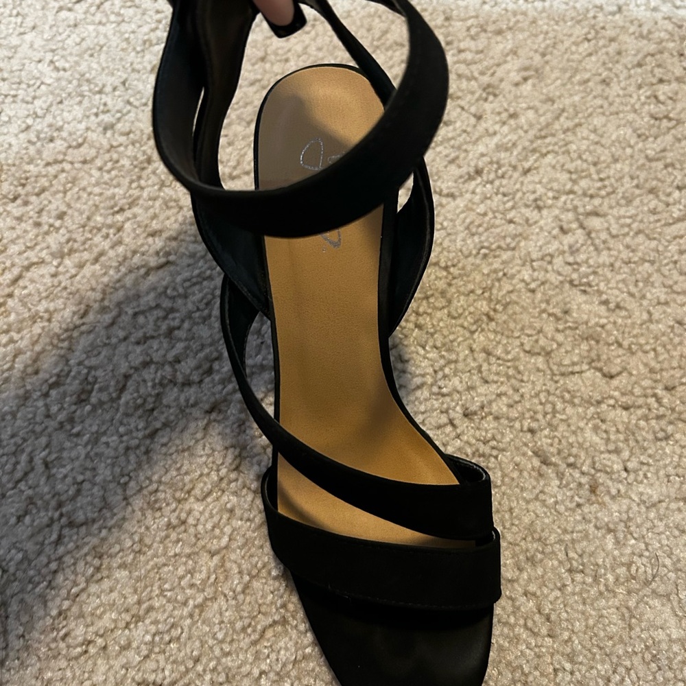 black strap heel from Y-not. rarely worn. good condition size 7